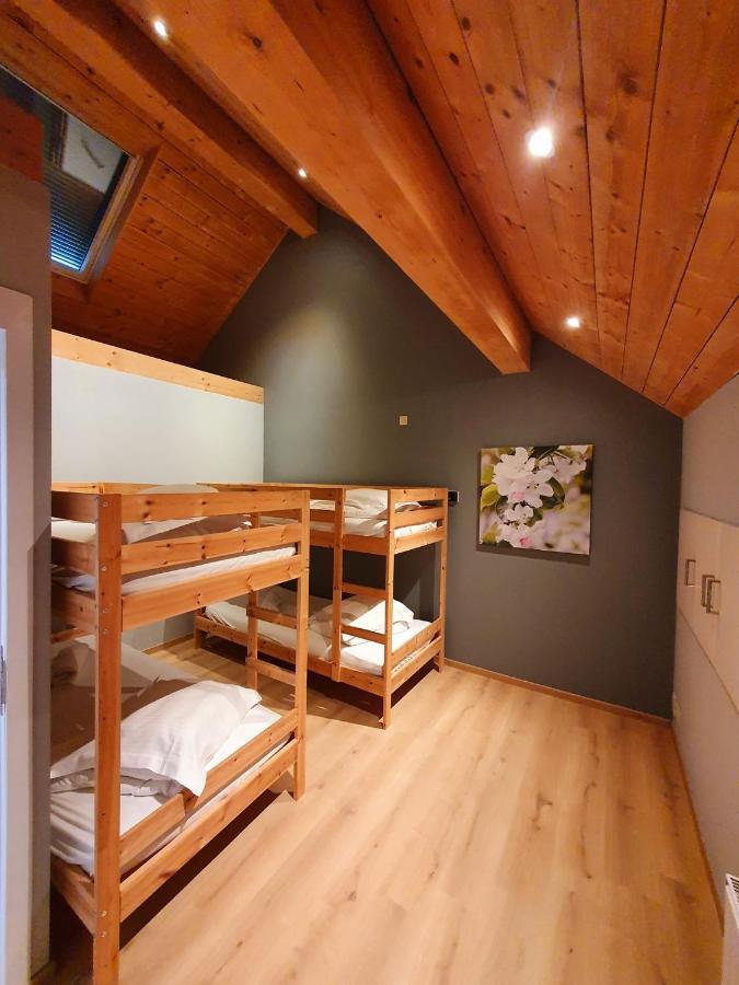 Gite Li School Custinne Eksteriør billede